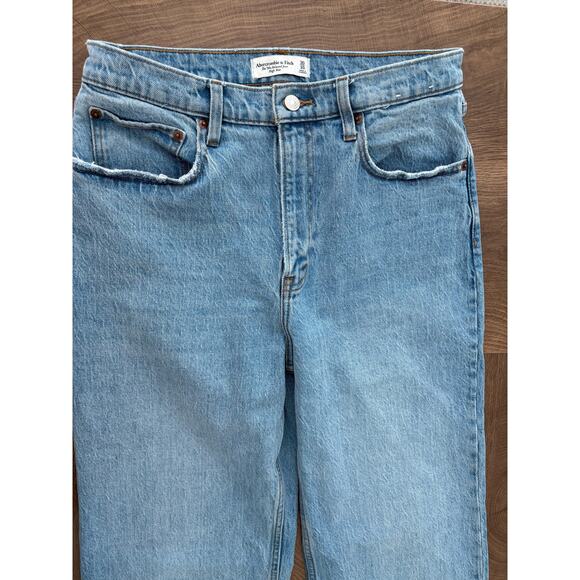 Abercrombie & Fitch The 90's Relaxed High Rise Jean Size 10L/30 - Picture 4 of 6